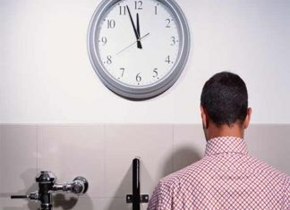 Mơ thấy đi vệ sinh điềm báo điều gì và đánh số mấy? Mơ thấy đi vệ sinh