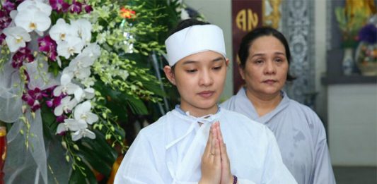 Mơ thấy khăn tang đánh số gì dễ trúng? Điềm báo giấc mơ là gì? mơ thấy khăn tang đánh con gì
