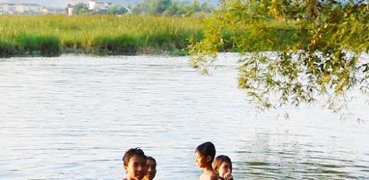 Giải mã giấc mơ thấy tắm sông, đâu là những con số may mắn? Mơ thấy tắm sông là điềm báo gì